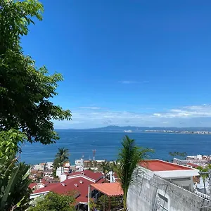 En Vallarta 6 Cuadras Malecon Pensión
